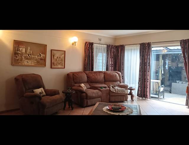 4 BEDROOM HOUSE FOR SALE IN REYNO RIDGE